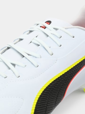 PUMA Футболни обувки 'KING 20 PLAY' в бяло