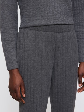 TRIUMPH - Pantalón de pijama ' Cozy Comfort Trouser Quilted ' en gris