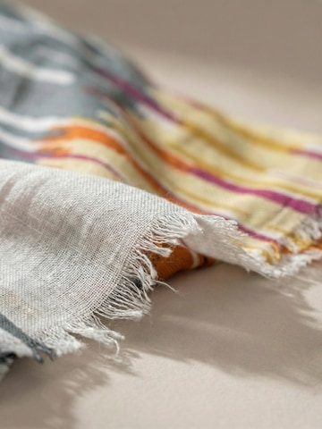 Sunsa Wrap 'Sunsa' in Mixed colors