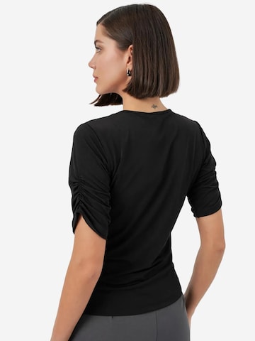 Bigdart Blouse in Black