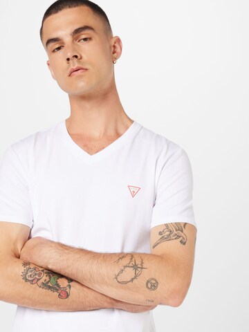 T-Shirt GUESS en blanc