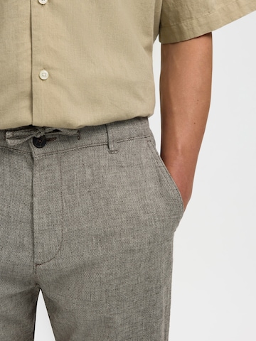 Slimfit Pantaloni eleganți 'SLHBRODY' de la SELECTED pe verde