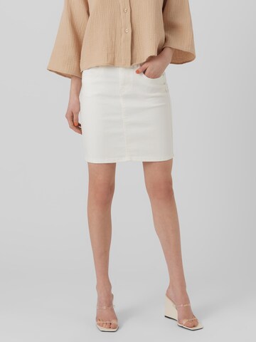 VERO MODA - Falda 'Luna' en blanco: frente