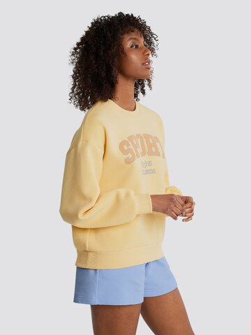 Gina Tricot Sweatshirt 'Riley' in Yellow