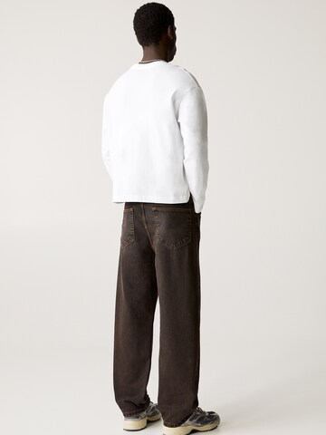 Pull&Bear Широка кройка Дънки в кафяво