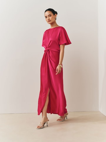 Next Βραδινό φόρεμα σε ροζ: μπροστά