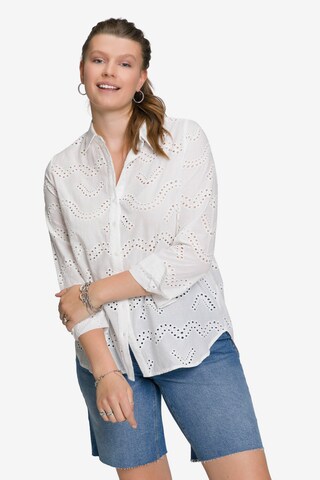 Studio Untold Blouse in White: front