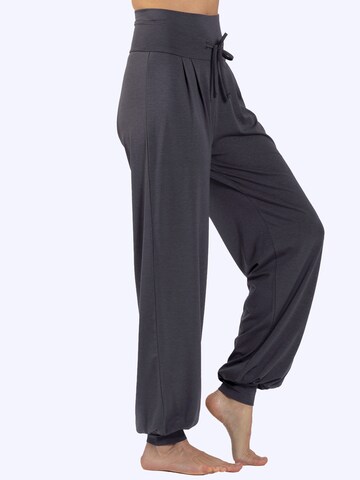 Magadi Loose fit Workout Pants 'Florence' in Grey