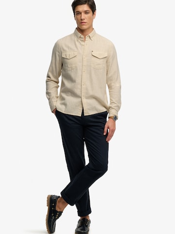 Coupe regular Chemise 'The Merchant Store' Superdry & Co en beige