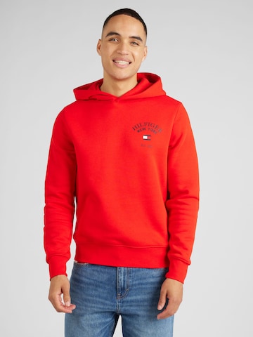 Sweat-shirt 'Arched Varsity' TOMMY HILFIGER en rouge : devant