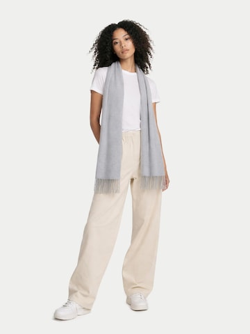 GOBI Cashmere Sjaal 'Unisex Cashmere Fringed Scarf' in Grijs: voorkant
