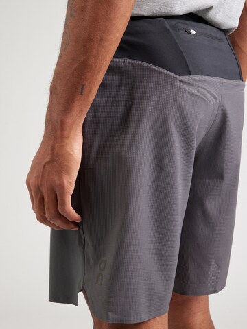 On Loosefit Sportshorts in Grau