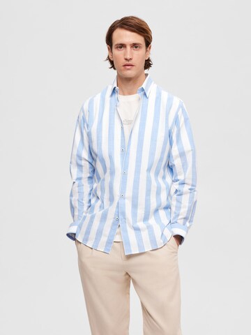 SELECTED HOMME Regular fit Button Up Shirt 'JAMES' in Blue: front