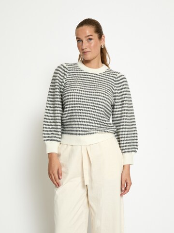 Pull-over 'Camilla' Peppercorn en blanc : devant