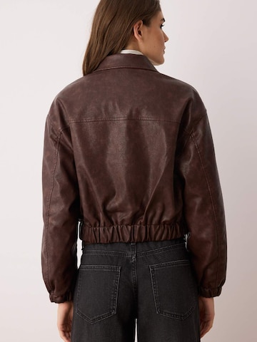 Trendyol Jacke in Braun