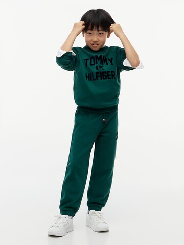 TOMMY HILFIGER Конический (Tapered) Штаны 'Brand Love' в Зеленый