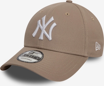 NEW ERA Cap 'NOS LEAGUE ESS 9FORTY NEYYAN' in Brown: front