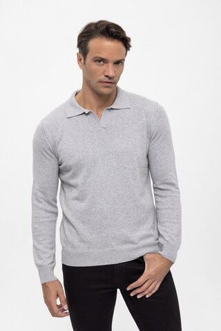 Felix Hardy Sweater in Grey