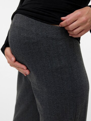 regular Pantaloni di Vero Moda Maternity in nero