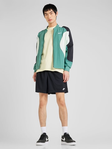 Nike Sportswear Shirt 'Essential' in Geel