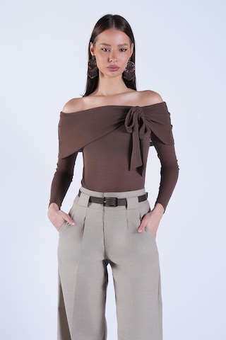 Trend Alaçatı Stili - Camiseta en marrón: frente