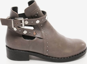 Marc Cain Dress Boots in 38 in Grey: front