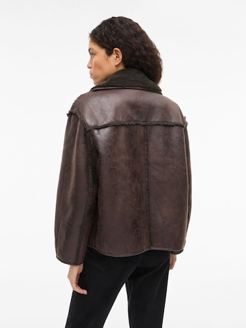 VILA - Chaqueta de entretiempo en marrón