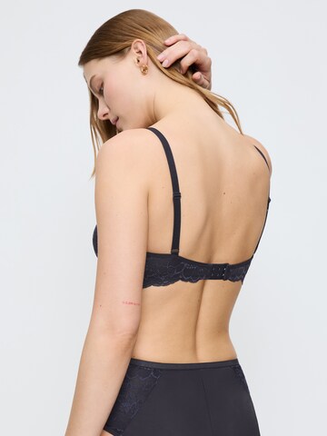 TRIUMPH T-shirt BH ' Amourette Charm ' in Grijs