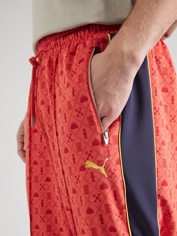 PUMA Loosefit Παντελόνι φόρμας 'Road To Unity' σε κόκκινο