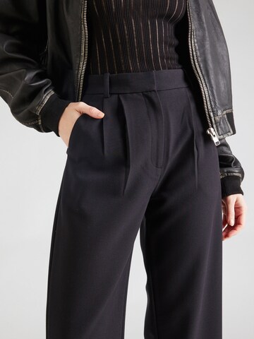 Abercrombie & Fitch Wide leg Pleat-front trousers in Black