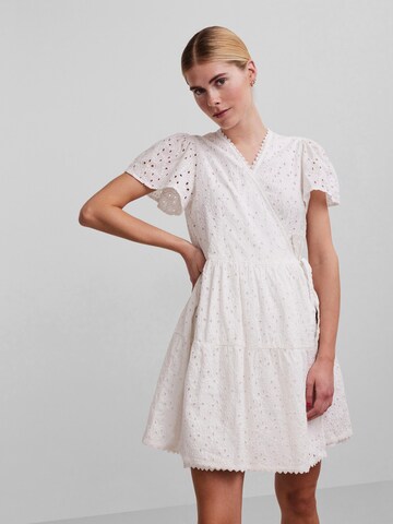 Y.A.S Letní šaty 'Lohri' – bílá: přední strana