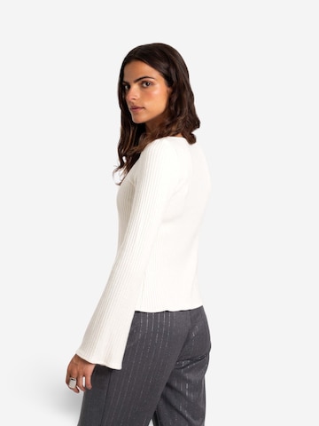 THE-ARE Pullover in Weiß