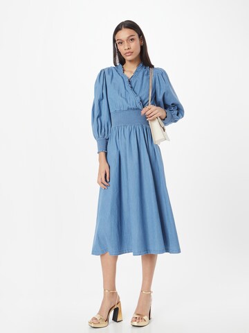 Robe Warehouse en bleu