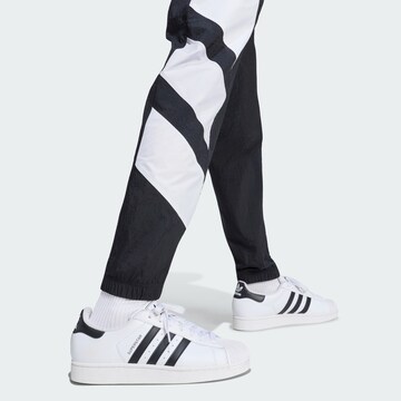Effilé Pantalon de sport 'Juventus Turin EQT' ADIDAS PERFORMANCE en noir