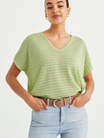 WE Fashion Sweater in Green: front