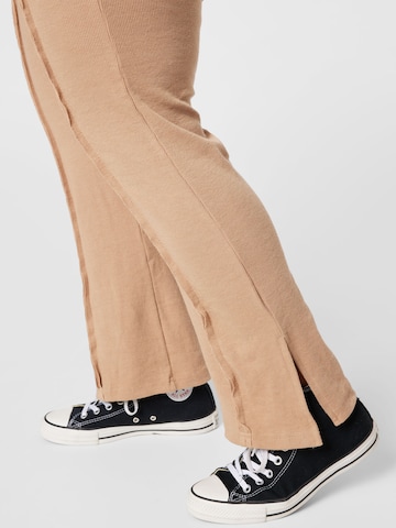Regular Pantaloni de la Public Desire Curve pe bej