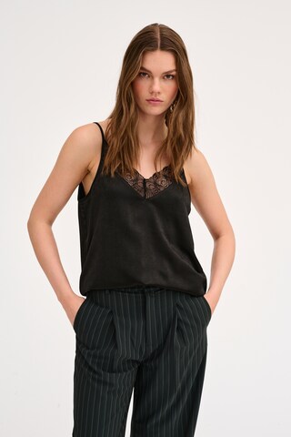 My Essential Wardrobe Blusentop 'Estelle' in Schwarz: Vorderseite