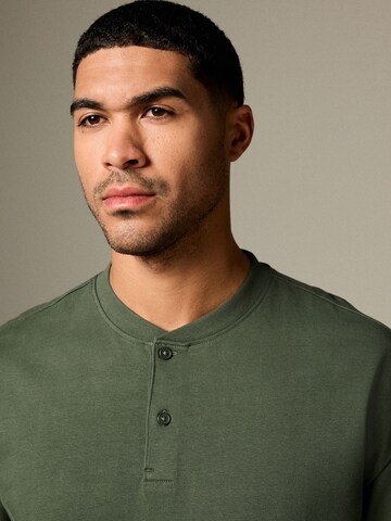 Tricou de la Next pe verde