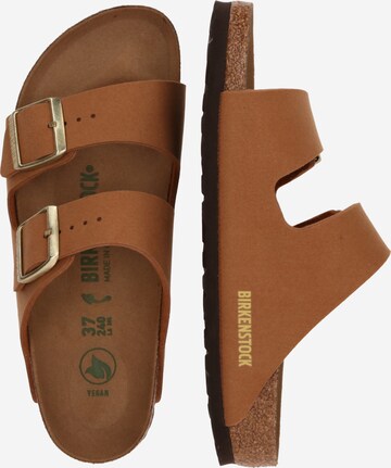 BIRKENSTOCK - Sapato aberto 'Arizona' em castanho