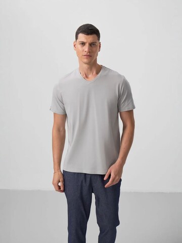 Tommy Life Shirt in Grey