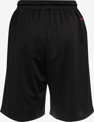 FUBU Regular Shorts in Schwarz