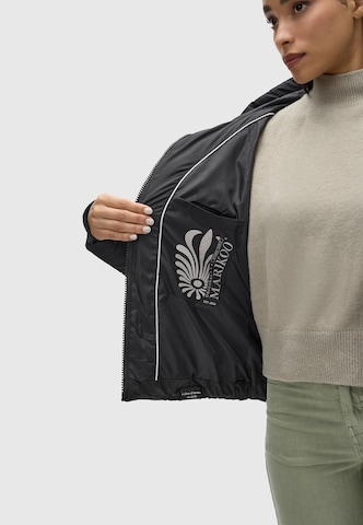 Veste d’hiver 'Amayaa-1' MARIKOO en noir