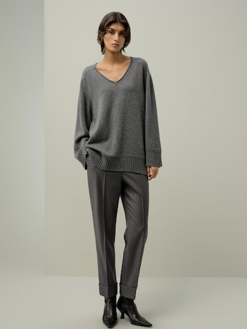 Lilysilk - Jersey 'Bootneck-Pullover aus gebürstetem Kaschmir' en gris