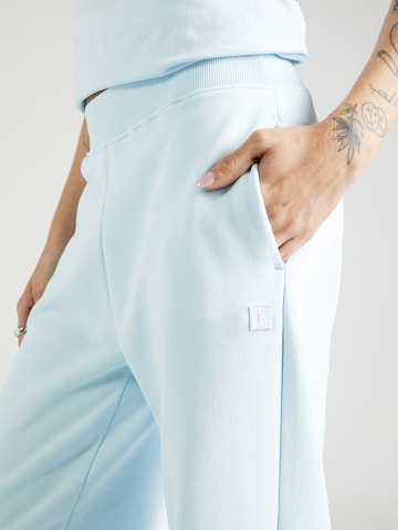 Calvin Klein Jeans Široke hlačnice Hlače | modra barva