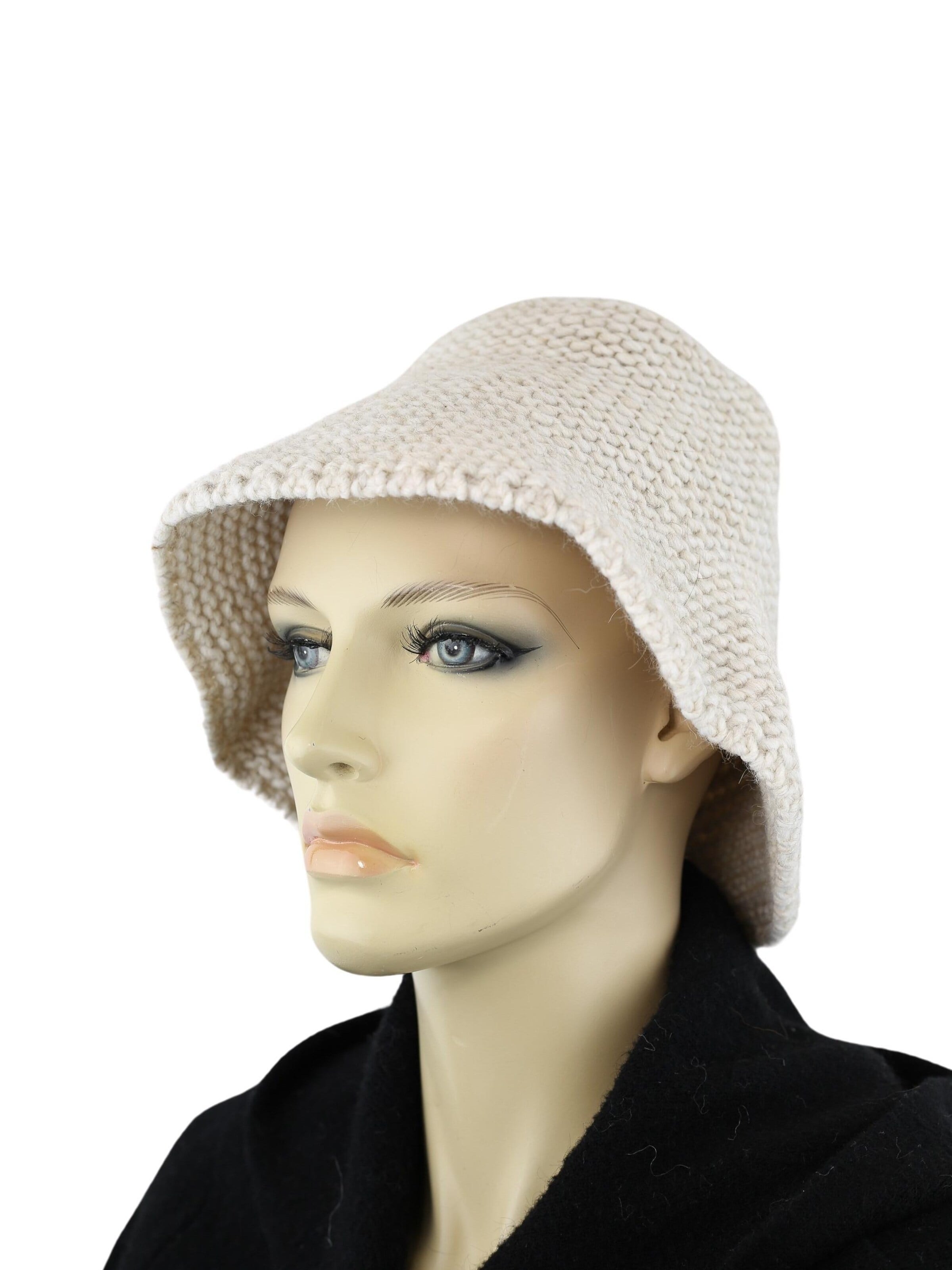 COLLEZIONE ALESSANDRO Hat 'Fischerin' in Beige: front