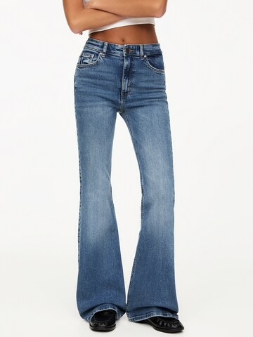 évasé Jean Pull&Bear en bleu : devant