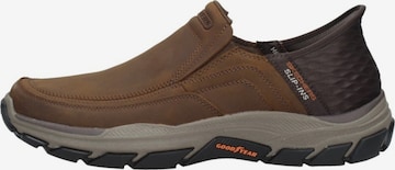 Chaussure basse 'Slip-Ins: Respected - Elgin Slip-Ins' SKECHERS en marron : devant