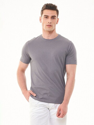 Organication T-Shirt in Grau: Vorderseite