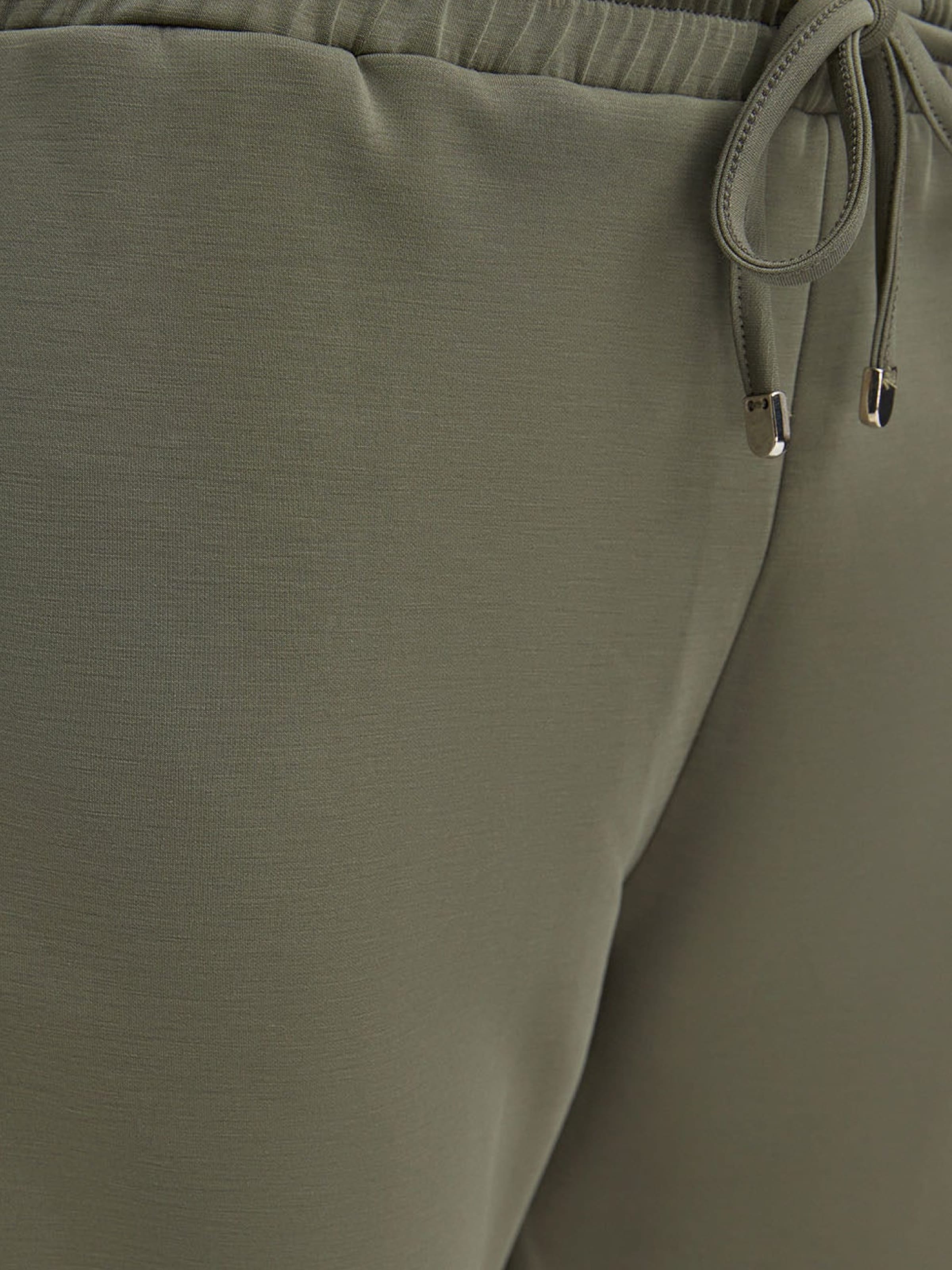 No Matter What Tapered Hose in Grün