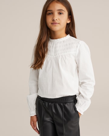 WE Fashion Blouse in White: front